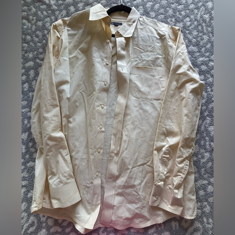 GAP Men's Casual very light yellow Button Down Shirt